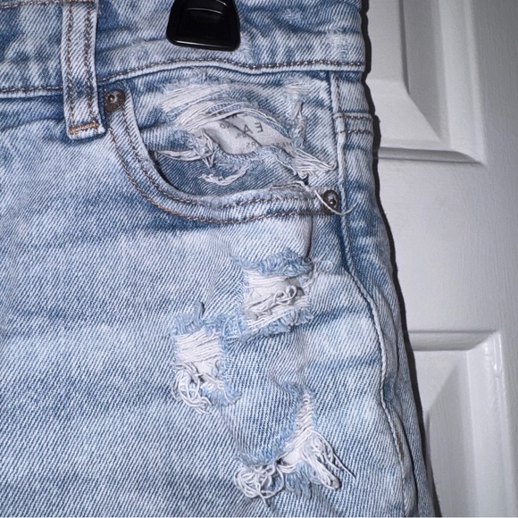 American Eagle Light Wash super high rise ankle straight distressed jeans 0P - Picture 10 of 16